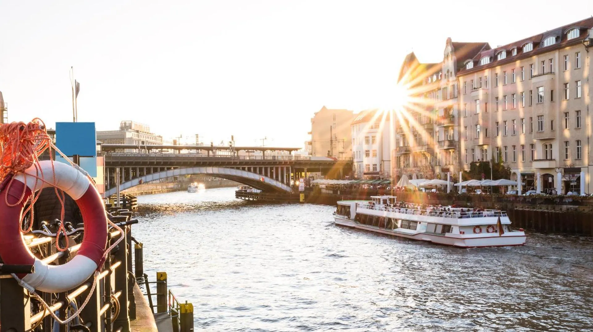 Homely Berlin - Spacious Flat Quiet, Friedrichstrasse, River Apartman