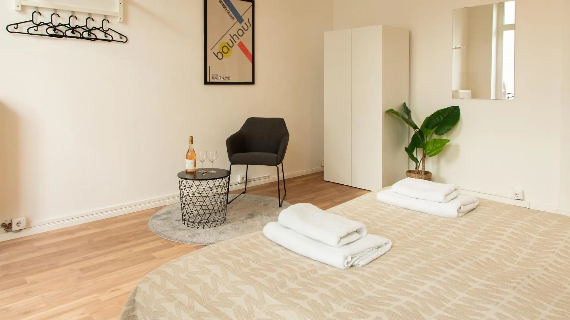 Homely Berlin - Spacious Flat Quiet, Friedrichstrasse, River