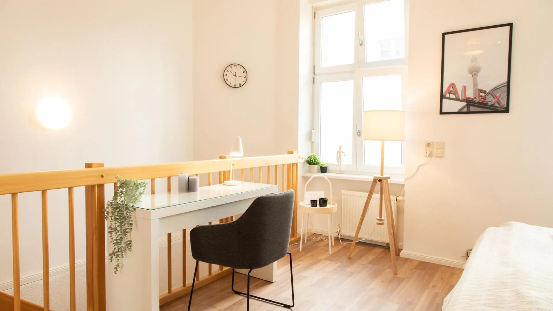 Homely Berlin - Spacious Flat Quiet, Friedrichstrasse, River Apartman